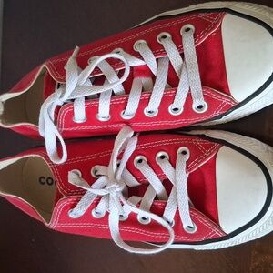 Red converse ♥️  size 7